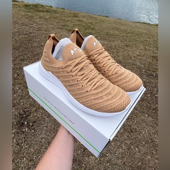 NWT APL Techloom Wave Mens Size 10.5 in Tan/White Retails $270